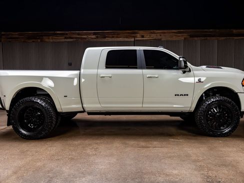 Used 2024 RAM 3500 Limited image 11