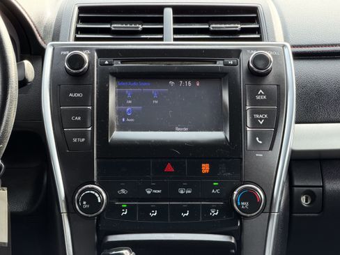 Used 2015 Toyota Camry SE FWD image 15