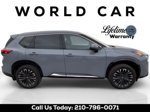 Used 2024 Nissan Rogue Platinum w/ Platinum Premium Package image 16