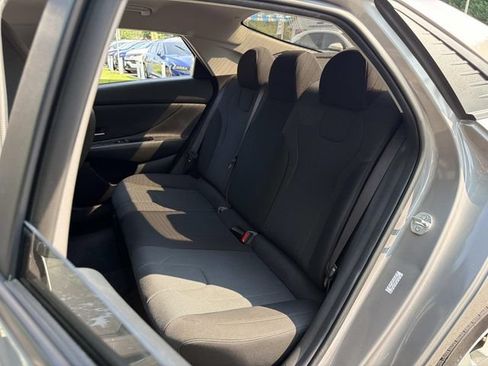 Used 2023 Hyundai Elantra SE w/ Preferred Accessory Package FWD image 15