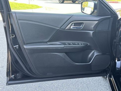 Used 2016 Honda Accord Sport image 21