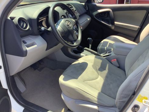 Used 2011 Toyota RAV4 4WD image 10
