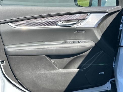 New 2025 Cadillac XT5 Sportv w/ LPO, Blue Accent Package AWD/4WD image 11