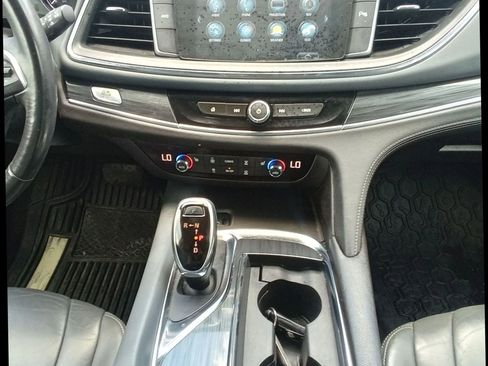 Used 2018 Buick Enclave Essence AWD/4WD image 13