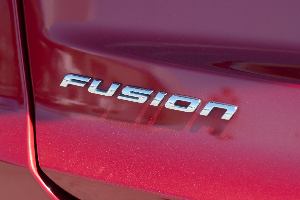 Used 2020 Ford Fusion SE FWD image 13