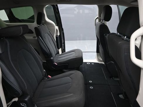 Used 2023 Chrysler Voyager LX FWD image 19
