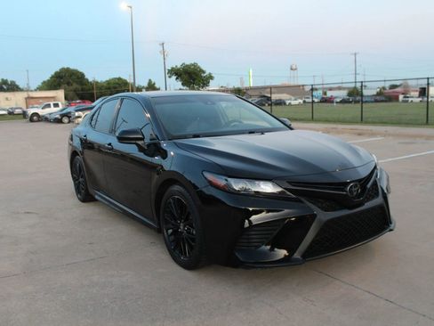 Used 2020 Toyota Camry SE image 5
