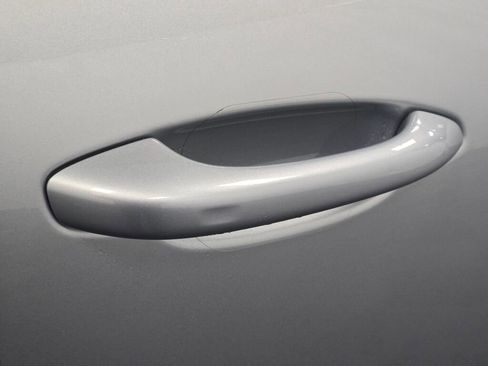 Certified 2025 Porsche Macan image 30