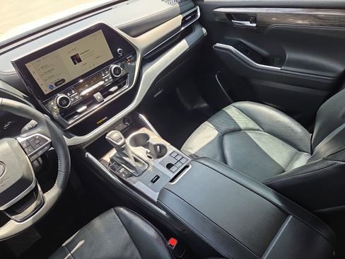 Used 2023 Toyota Highlander Limited AWD/4WD image 14