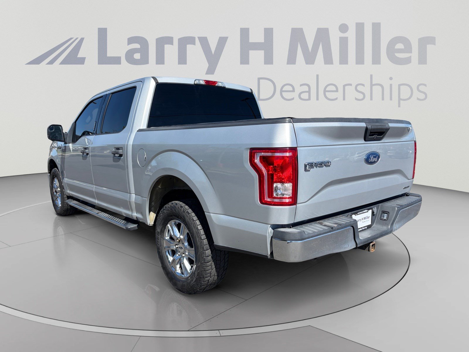 Used 2015 Ford F150 XLT w/ Equipment Group 301A Mid AWD/4WD image 3