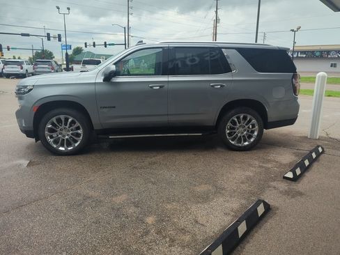 Used 2024 Chevrolet Tahoe LT w/ Luxury Package AWD/4WD image 3