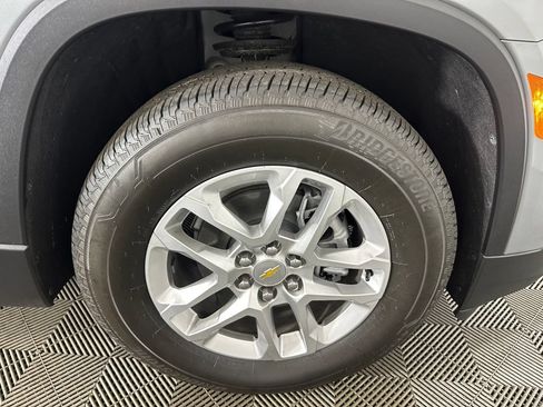 Used 2024 Chevrolet Traverse LS FWD image 34