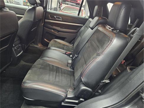 Used 2018 Ford Explorer XLT w/ Equipment Group 202A FWD image 11