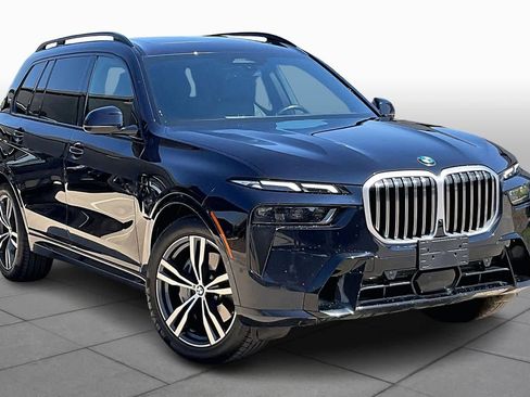 Used 2025 BMW X7 xDrive40i w/ M Sport Package AWD/4WD image 3