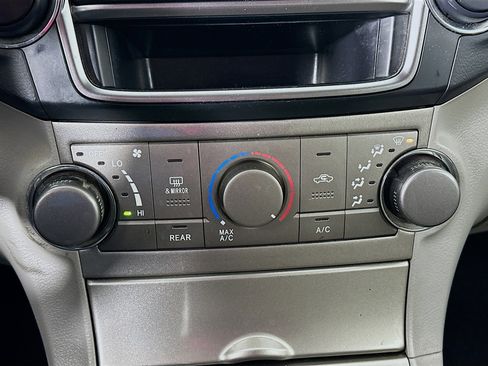 Used 2013 Toyota Highlander Plus image 22
