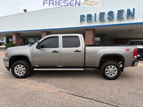 Used 2014 GMC Sierra 2500 SLE w/ SLE Preferred Package AWD/4WD image 2