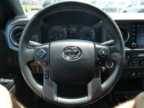 Used 2022 Toyota Tacoma TRD Off-Road AWD/4WD image 34
