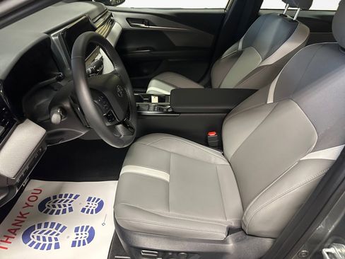 Certified 2025 Toyota Camry SE image 11