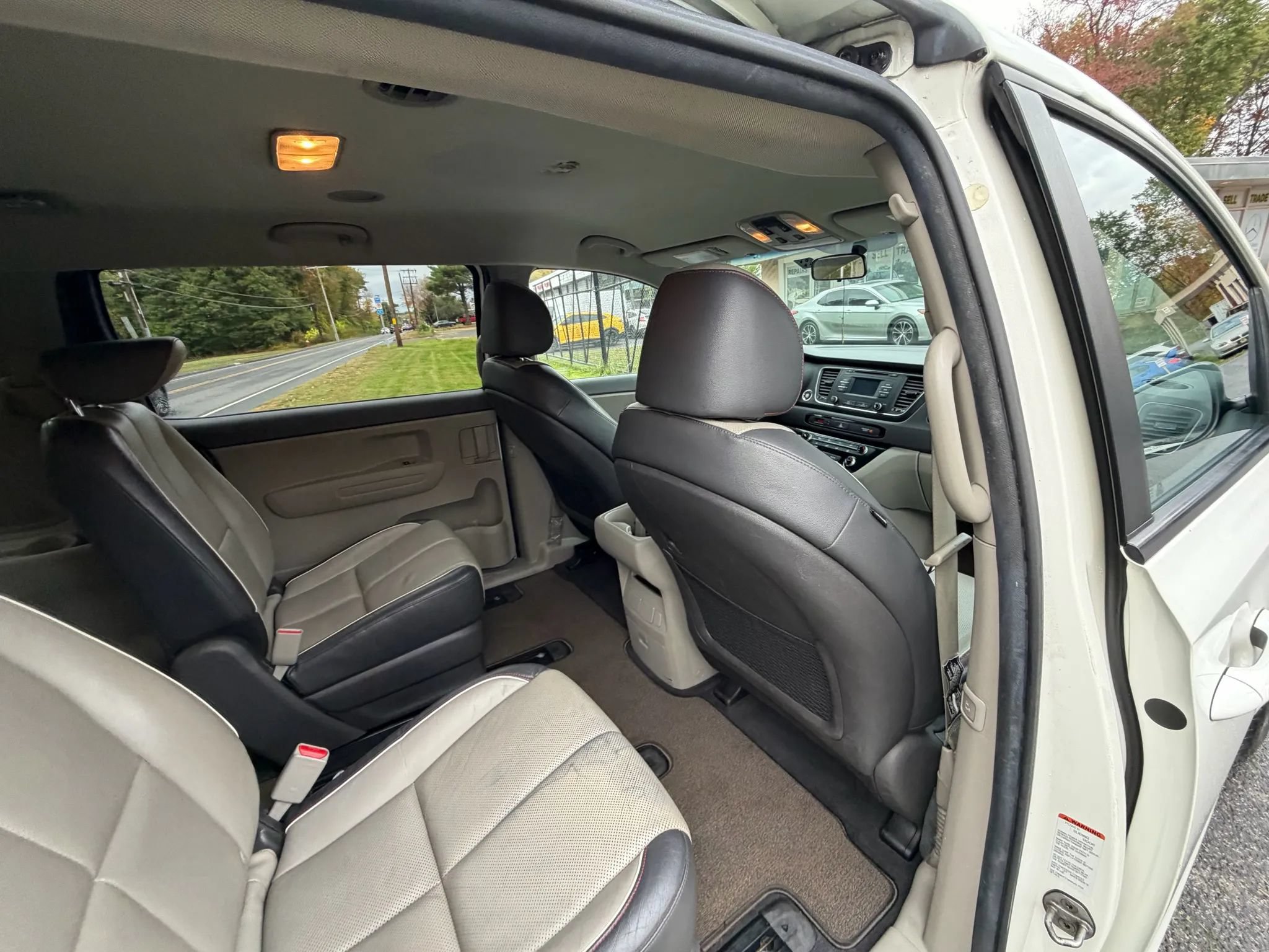 Used 2016 Kia Sedona LX w/ LX Essentials Premium Package FWD image 15