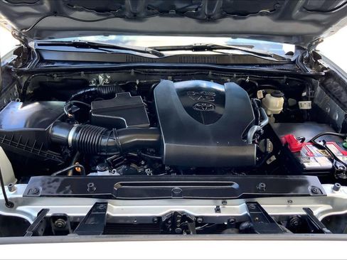 Used 2022 Toyota Tacoma SR5 RWD image 31