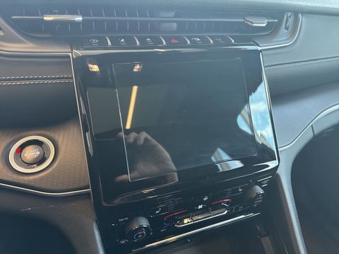 Used 2025 Jeep Grand Cherokee Laredo X w/ Luxury Tech Group I image 23