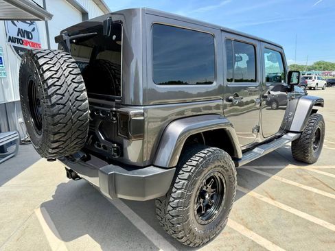 Used 2018 Jeep Wrangler Unlimited Sahara w/ Max Tow Package AWD/4WD image 8