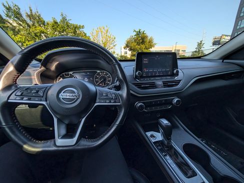 Used 2022 Nissan Altima 2.5 SR image 21