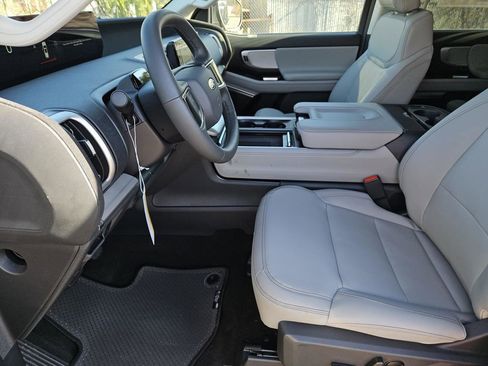 New 2025 Ford Expedition Active image 21