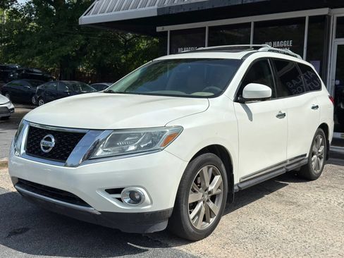 Used 2015 Nissan Pathfinder Platinum FWD image 2