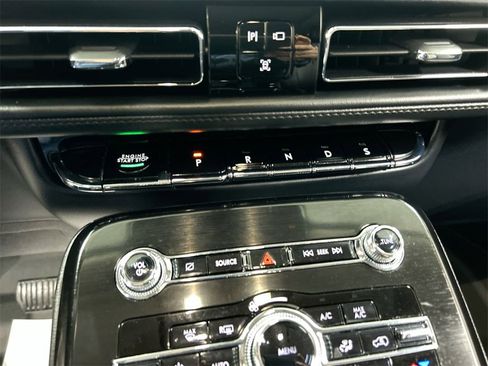 Used 2022 Lincoln Nautilus Reserve w/ Luxury Package image 18