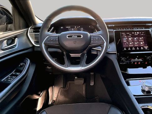 Used 2024 Jeep Grand Cherokee Altitude AWD/4WD image 8