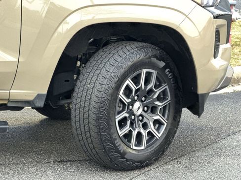 Used 2023 Chevrolet Colorado Z71 w/ Z71 Convenience Package 2 image 12