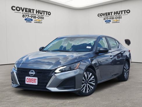 Used 2025 Nissan Altima 2.5 SV FWD image 1
