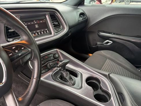 Used 2018 Dodge Challenger SXT image 27