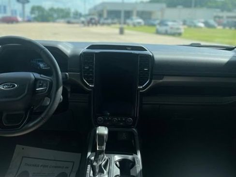Used 2025 Ford Ranger Lariat w/ Trailer Tow Package RWD image 20