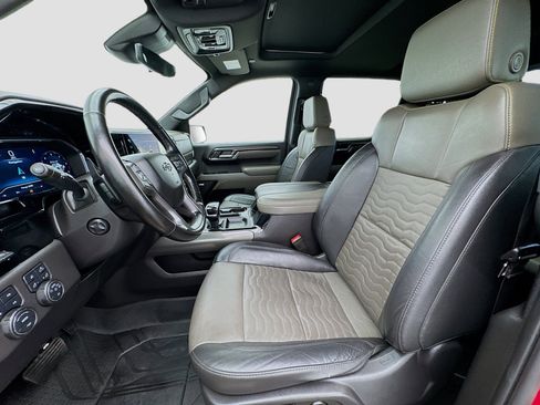Used 2024 Chevrolet Silverado 1500 ZR2 w/ Technology Package image 13