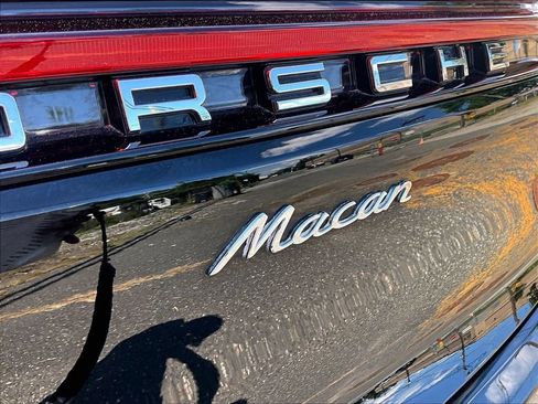 Certified 2023 Porsche Macan AWD/4WD image 13