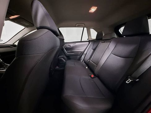 Used 2021 Toyota RAV4 LE image 14
