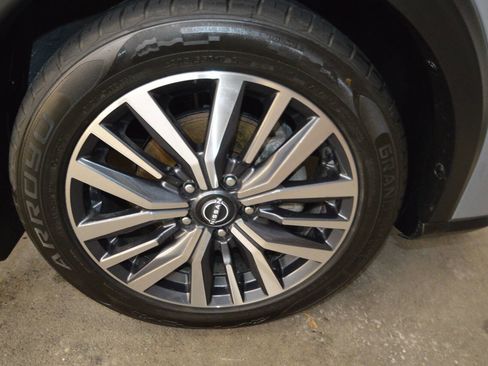 Used 2024 Nissan Kicks SV image 3