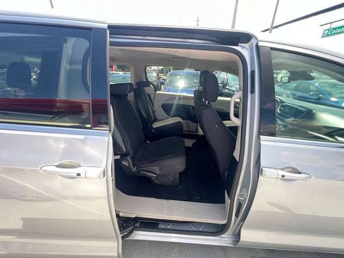 Used 2023 Chrysler Voyager LX FWD image 7