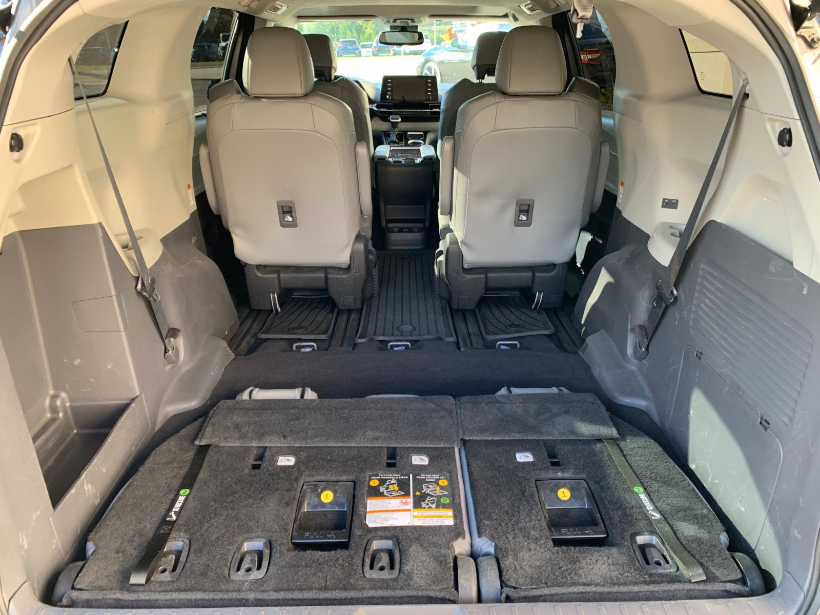 Used 2022 Toyota Sienna XLE AWD/4WD image 11