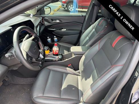 Used 2025 Chevrolet Trax RS image 11