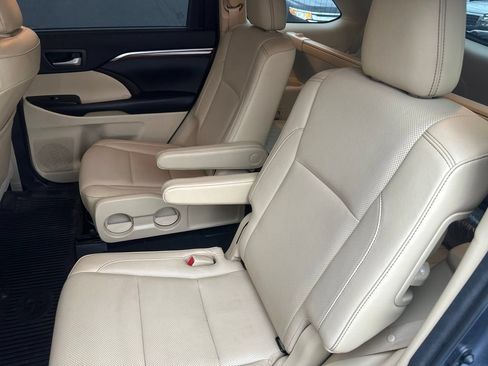 Used 2018 Toyota Highlander Limited Platinum AWD/4WD image 14