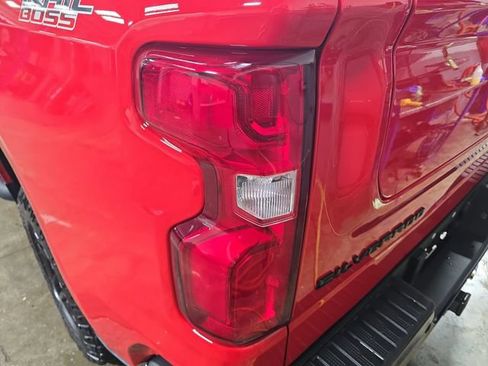 Used 2022 Chevrolet Silverado 1500 LT Trail Boss w/ LT Trail Boss Premium Package AWD/4WD image 34