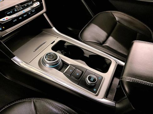 Certified 2022 Ford Explorer XLT w/ Equipment Group 202A AWD/4WD image 16