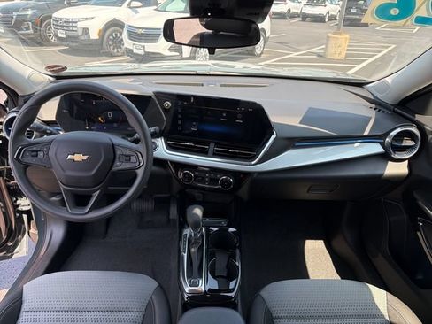 Certified 2026 Chevrolet Trax LT FWD image 14