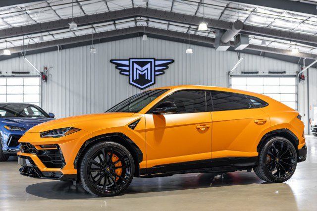 Used 2022 Lamborghini Urus AWD/4WD image 1