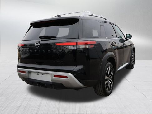 Used 2023 Nissan Pathfinder Platinum image 7