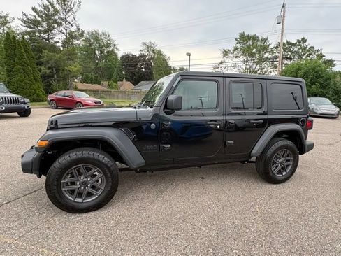 Used 2025 Jeep Wrangler Unlimited Sport AWD/4WD image 2
