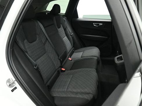 Used 2023 Volvo XC60 B5 Core image 18